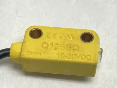 Used Banner Engineering Q12 Series Miniature Self-Contained Sensor Emitter 10-30VDC Photoelectric Sensors Michigan US | Maverick Industrial Sales #1392359