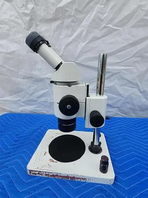 WILD HEERBRUGG MICROSCOPE WITH PLAN 1X (2 EYEPIECES LEICA 10X21B)