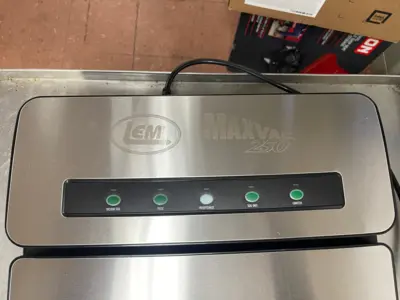 Used LEM Used LEM MaxVac 250 Vacuum Bag Sealer 120V Vacuum Sealers Illinois US | Falcon Restaurant Supply #1375743