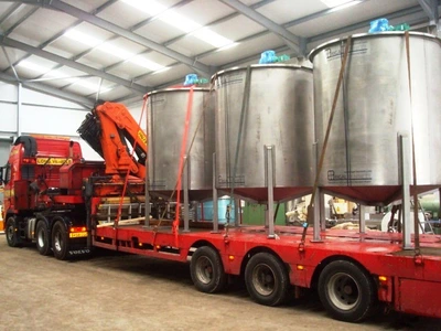 9,000L Stainless Steel Enclosed Tank.