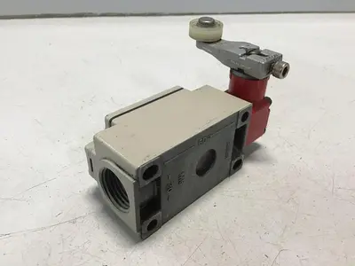USED OMRON D4B-2111