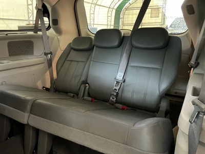 USED 2009 CHRYSLER TOWN AND COUNTRY