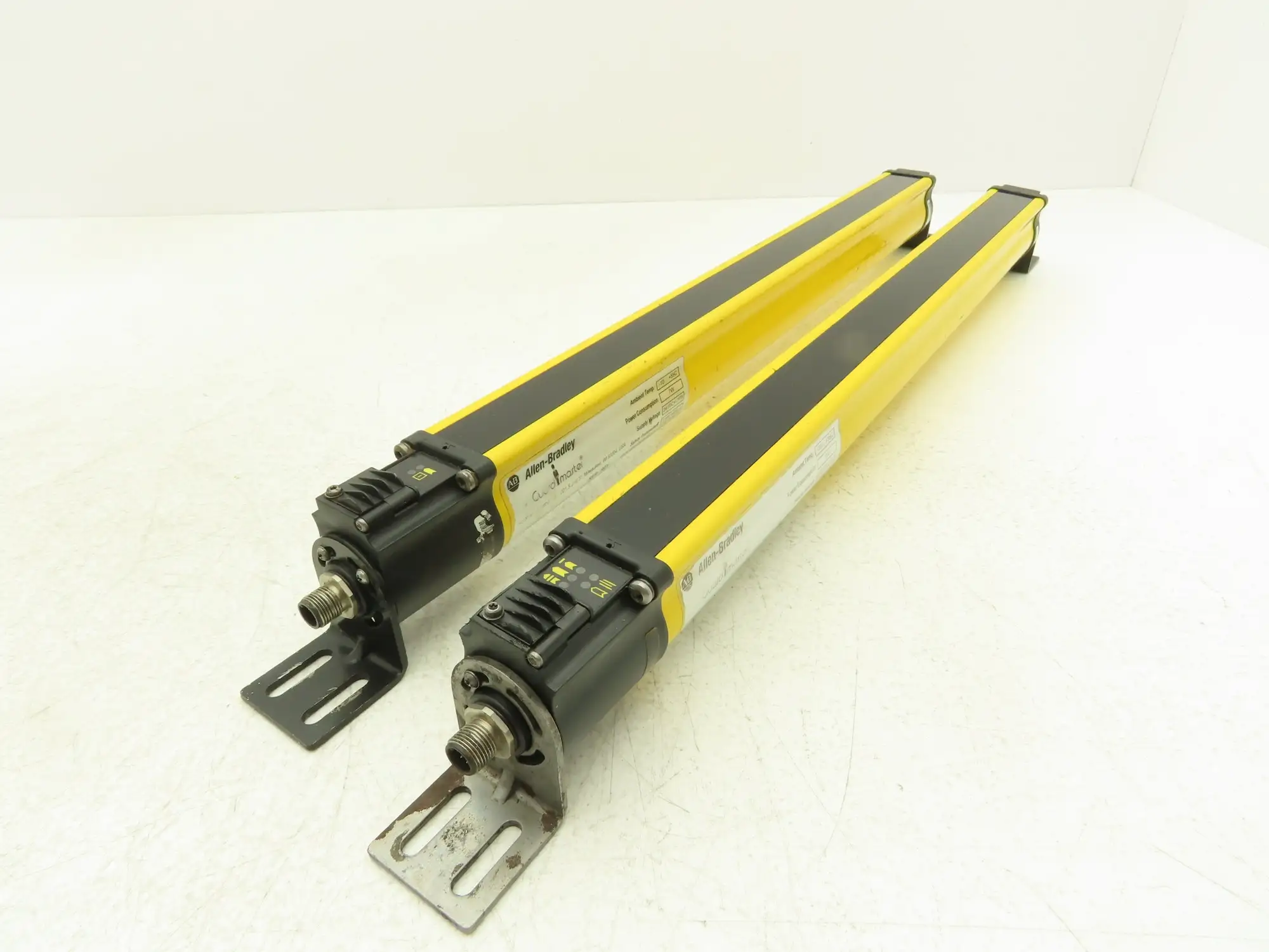 Allen Bradley 440L-P4J0480YD Light Curtain Guardmaster Receiver/Transmitter Set