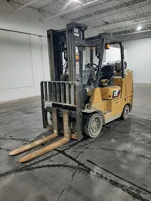 USED 2018 CAT GC45K – 10000 LB. FORKLIFT
