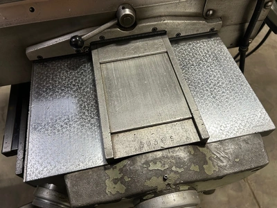 BRIDGEPORT 2 HP Vertical Mill