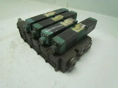 Flexiblok 5 Blocks w/ end caps and 4 numatics 081S Series Valves