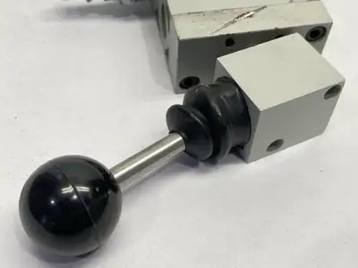 USED NUMATICS PNEUMATIC 4-WAY HAND LEVER VALVE