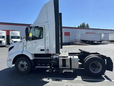 USED 2022 VOLVO VNR42T300