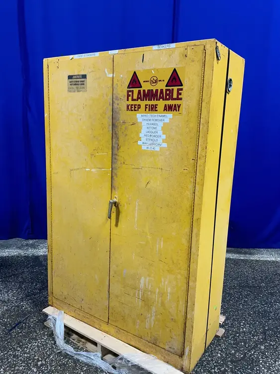 Used JUSTRITE _UNKNOWN_ Cabinets Ohio US | HGR 24 #1250389