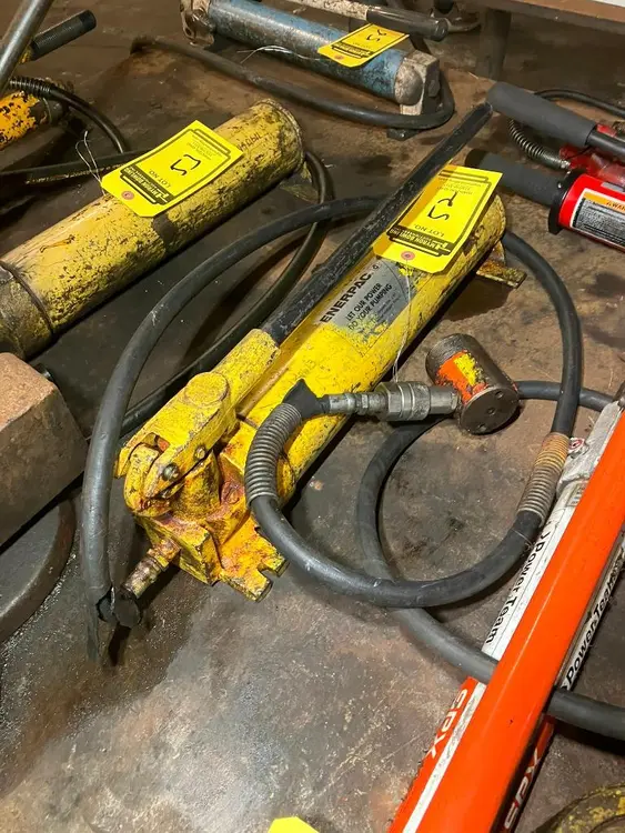 Used _UNKNOWN_ _UNKNOWN_ Hydraulic Pumps Ohio US | Myron Bowling Auctioneers Inc #1504677