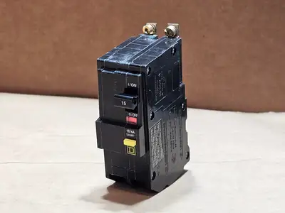 NEW SQUARE D QOB215GFI