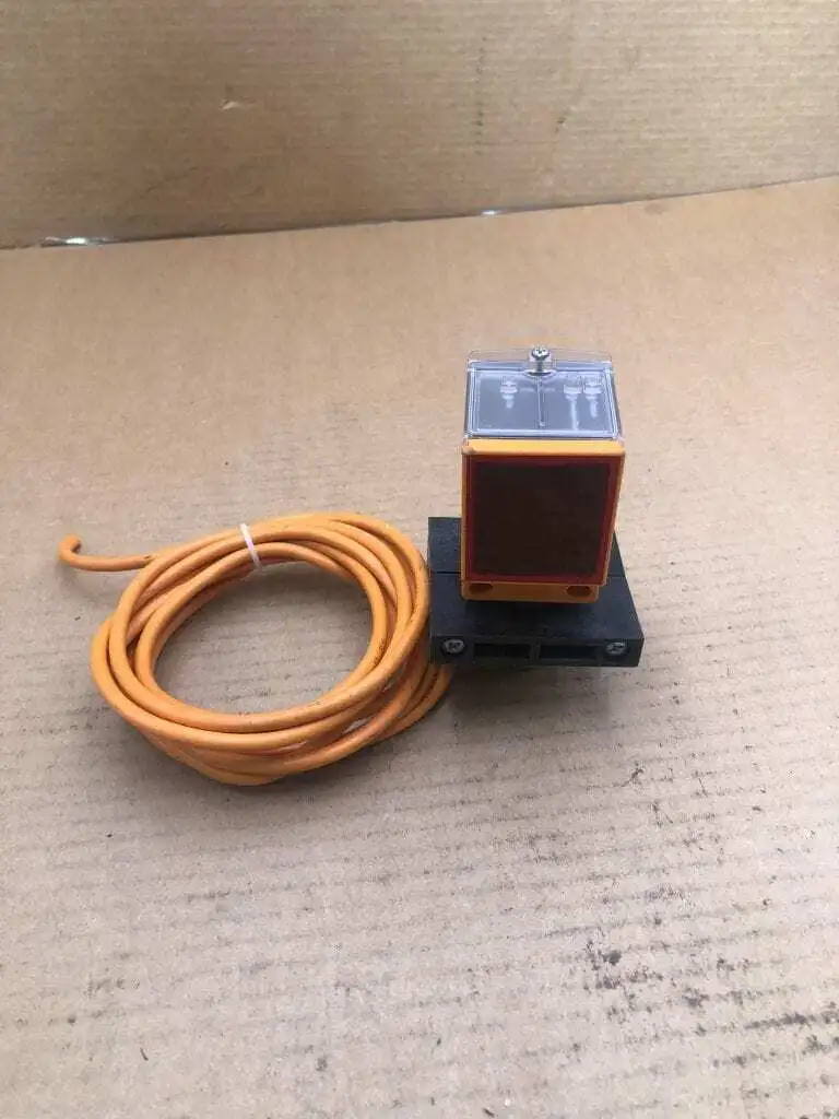 IFM Efector OM5003 Photoelectric Retro-Reflective Sensor
