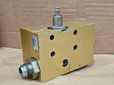 Used VICKERS MCD-4956 Parts (Hydraulics and Pneumatics) British Columbia CA | Lenmark #1440873