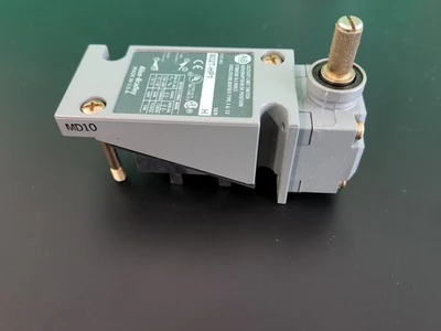 NEW Allen-Bradley 802T