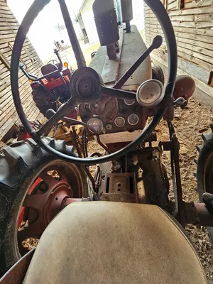 FARMALL 560 Tractor | Iron Listing (31)