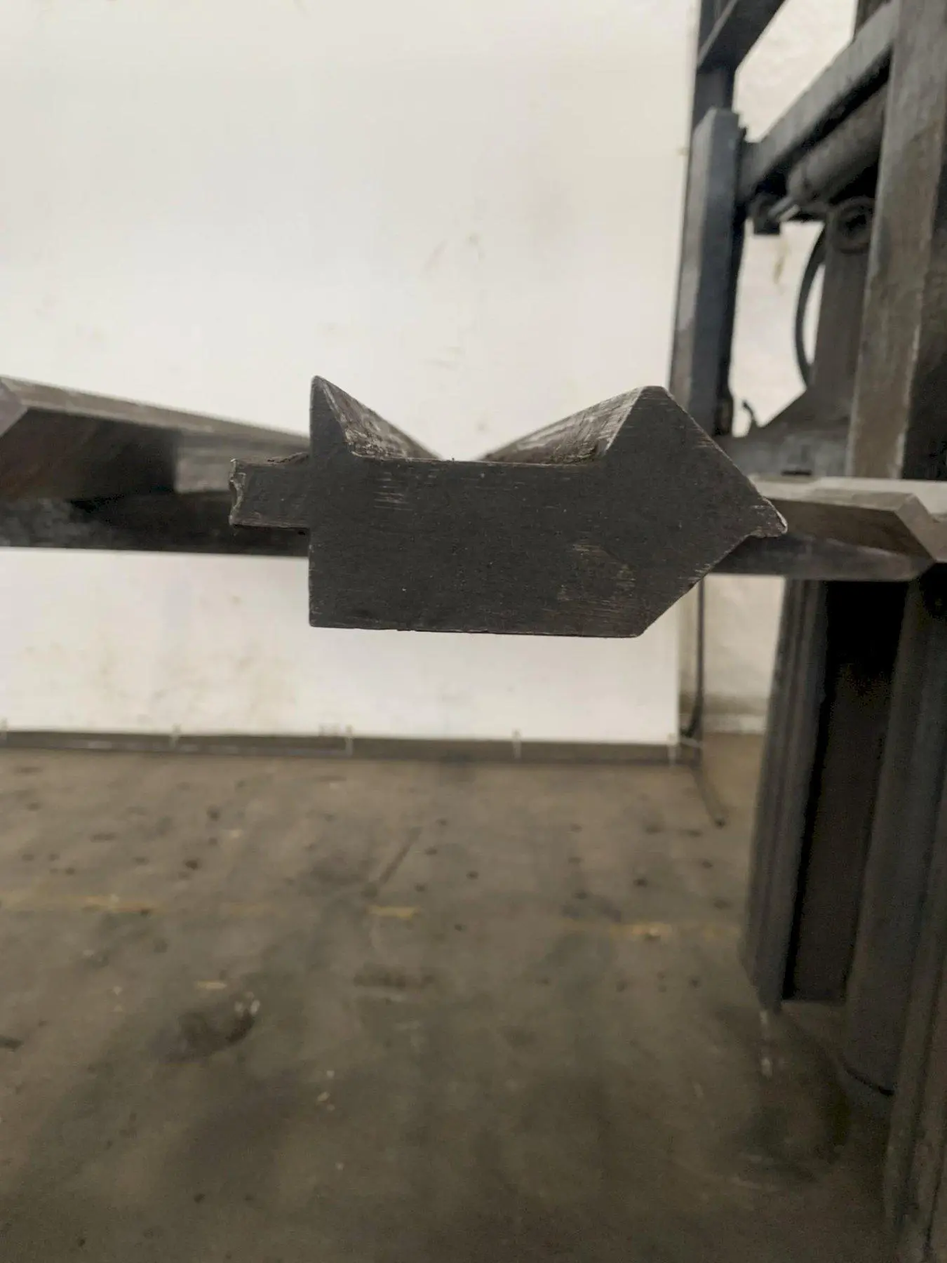 8'6"(102") PRESS BRAKE TOP GOOSE NECK MALE DIE. STOCK # 0876724