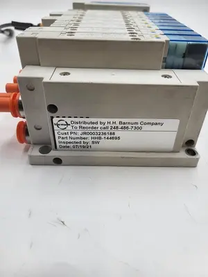 USED SMC SMC HHB-144695 PNEUMATIC HUB & 8 SOLENOID VALVES SY5100-5U1