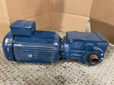 NEW Sew-Eurodrive KT47DRN100LM4 Worm Gear Drive / Speed Reducer 25.91:1 68RPM