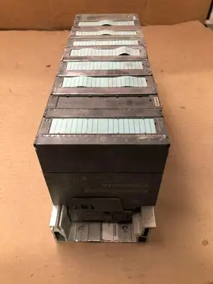Siemens SIMATIC ET-200M PLC Interface Module 153-1AA02-0XB0 w/ 8 Modules / Rack