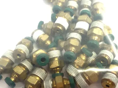 USED PARKER PRESTOLOK STRAIGHT FITTING 1/8" TO 1/8" MALE THREAD