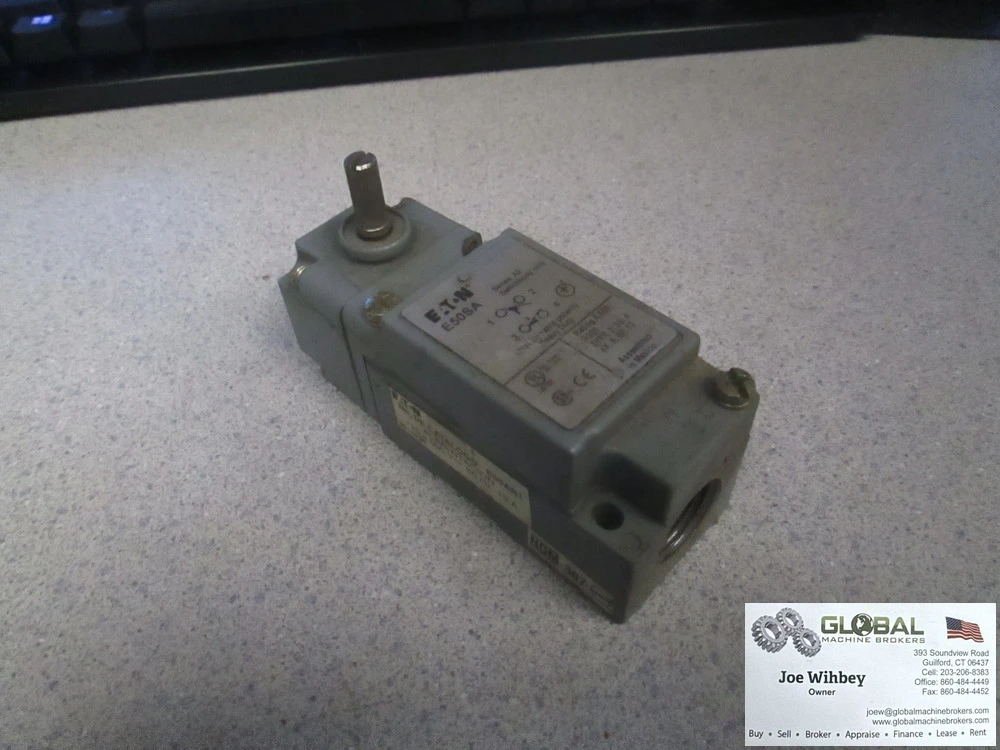 Eaton Cutler Hammer Heavy Duty Plug in Limit Switch E50AR1, Side Rotary