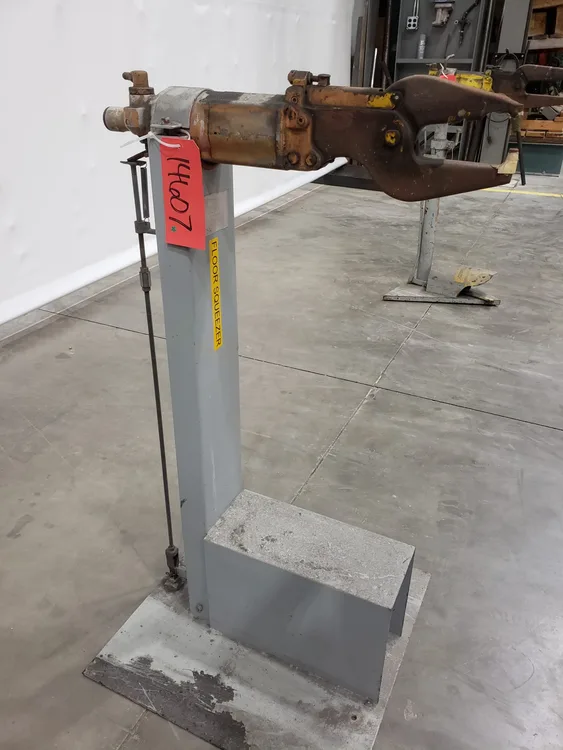 Used CHICAGO _UNKNOWN_ Riveters Michigan US | Vander Ziel Machinery Sales #482807