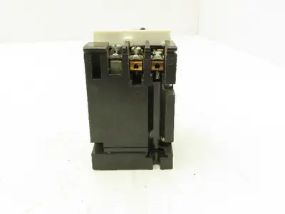 General Electric CR120A02011AA GE Industrial Relay 300V 10A 120VAC 40HZ Coil