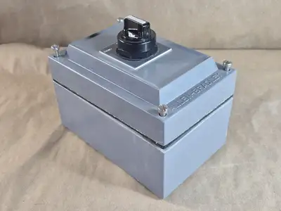 NEW ALLEN-BRADLEY 800H-2HZ4R