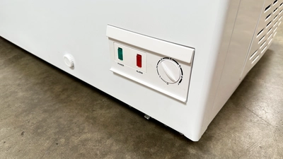 171-0376 90" Solid Top Self Contained Chest Freezer