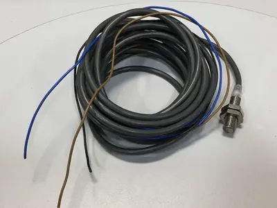 USED OMRON E2E-X1R5E1