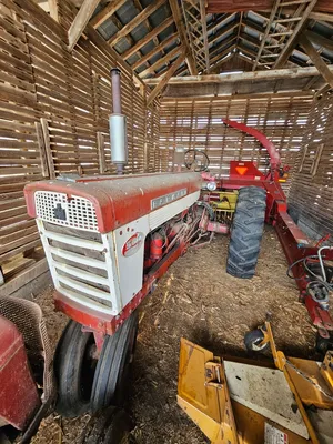 FARMALL 560 Tractor | Iron Listing (1)