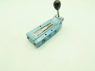 Skinner S3L0ACX2 Manual Directional Control Valve 5-Way 2 Pos 150PSI 1/4" NPT
