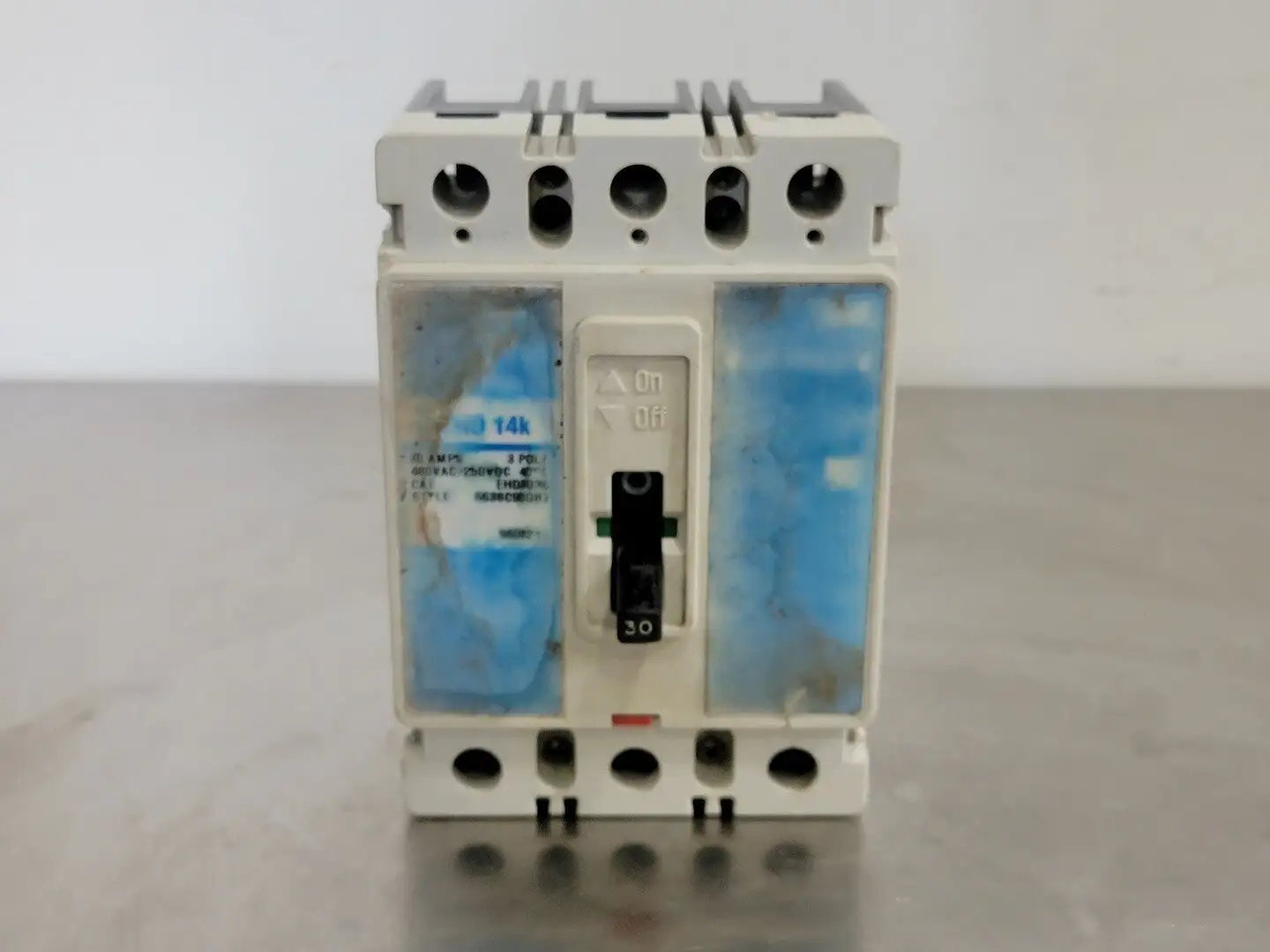 USED CUTLER-HAMMER EHD3030