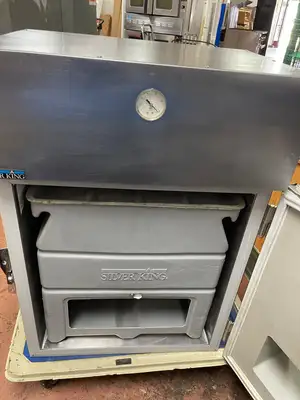 Used Silver King Used Silver King 25" Refrigerated Lettuce Crisper/Dispenser w/ (50) Head Capacity 120V Undercounter Refrigerators Illinois US | Falcon Restaurant Supply #1376110