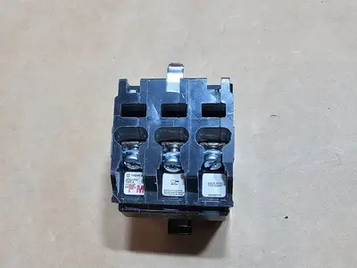 Used SQUARE D QOB315 Switchgears British Columbia CA | Lenmark #1438564