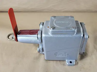 NEW CROUSE-HINDS AFU0333 05