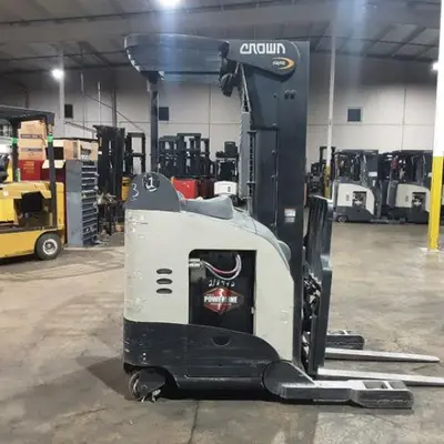 USED 2019 CROWN RR5725-45