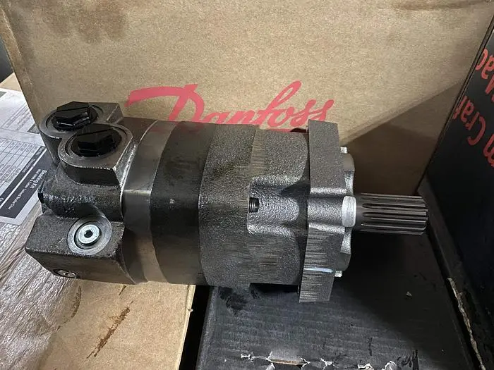 New | in-Stock CHAR-LYNN HYDRAULIC HEAD MOTOR 109-1116-006 Hydraulic and Pneumatic Motors Pennsylvania US | East West Machinery & Drilling #1417519