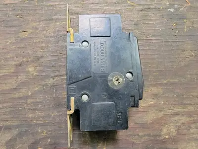 USED SQUARE D QOU2010