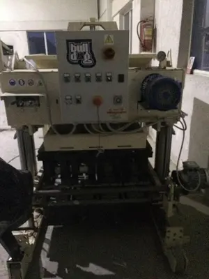 Used 2012 BULLDOG SPARTS INTERNATIONAL 3 AT A TIME Block Making Machines Quebec CA | DIT Equip #1412361
