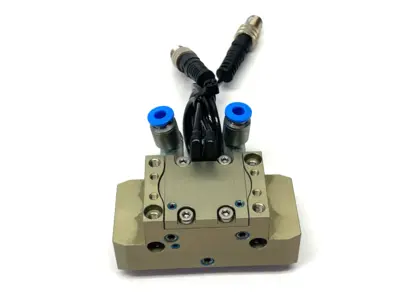 Used Schunk Pneumatic Universal Gripper, 4mm Stroke per Jaw, 371099 Robot Parts Michigan US | Maverick Industrial Sales #1414350