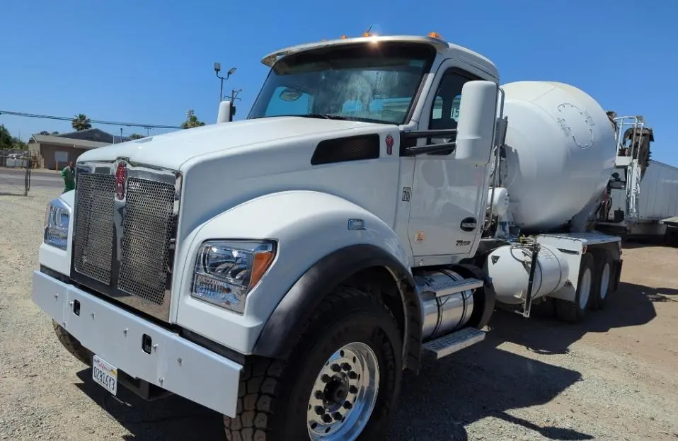 USED 2024 KENWORTH T880S
