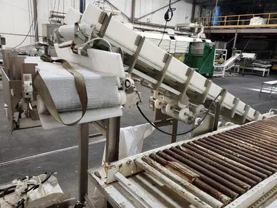 Cleated Incline Conveyor with Diverter Conveyor