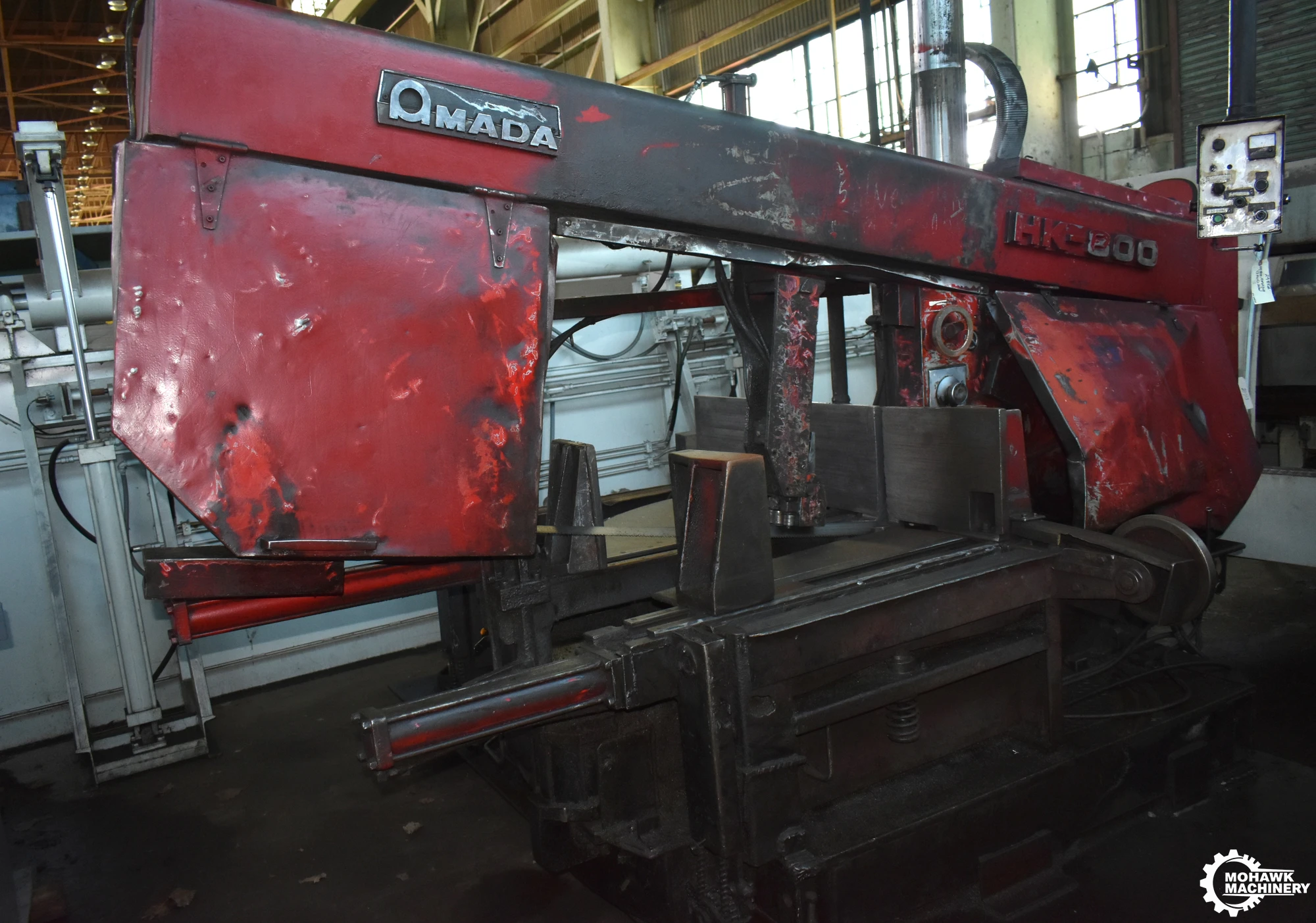 32" x 23" AMADA "HK-800" SEMI-AUTOMATIC MITERING HORIZONTAL BAND SAW - POWER MITERING BASE - 7.5 HP BLADE MOTOR