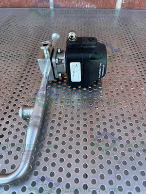 USED ITT PURE FLO .5-316L- RA20MAX 4 WAY DIAPHRAGM VALVE W/ 1/2" SANITARY FITTING
