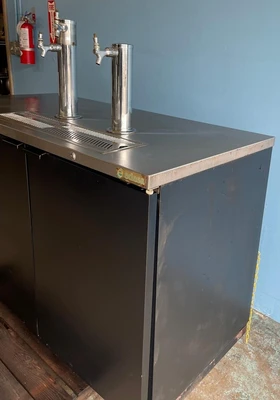 75-0334 Edesa 59'' Direct Draw Self Contained Beer Keg Cooler EDD-58