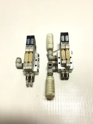 Koganei F10T1-CPL3 Hydraulic Directional Control Valve W/manifold block (Set of 2)