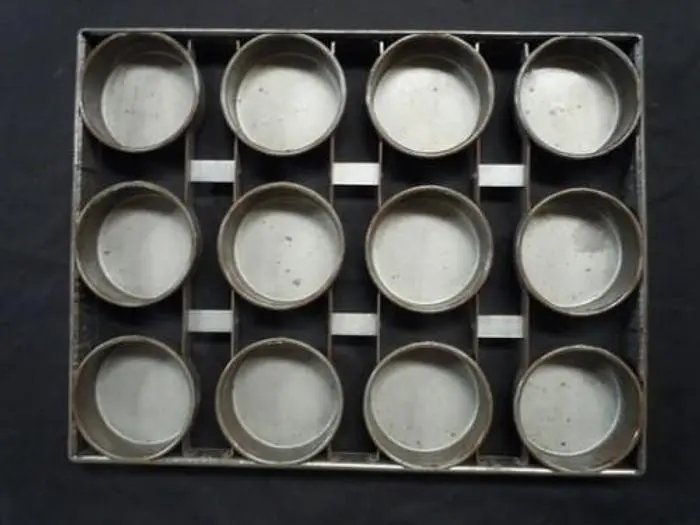 MUFFIN PANS 12 COUNT 14 X 10 5/8"
