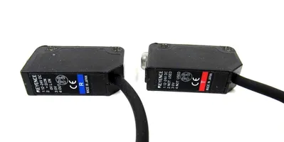 NEW KEYENCE PZ-M52 SENSOR PZM52