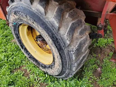 USED NEW HOLLAND 1048
